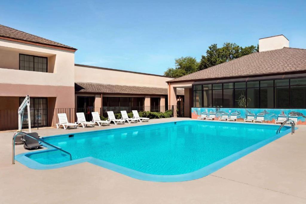 Comfort Inn & Suites Prince George - Fort Gregg エクステリア 写真