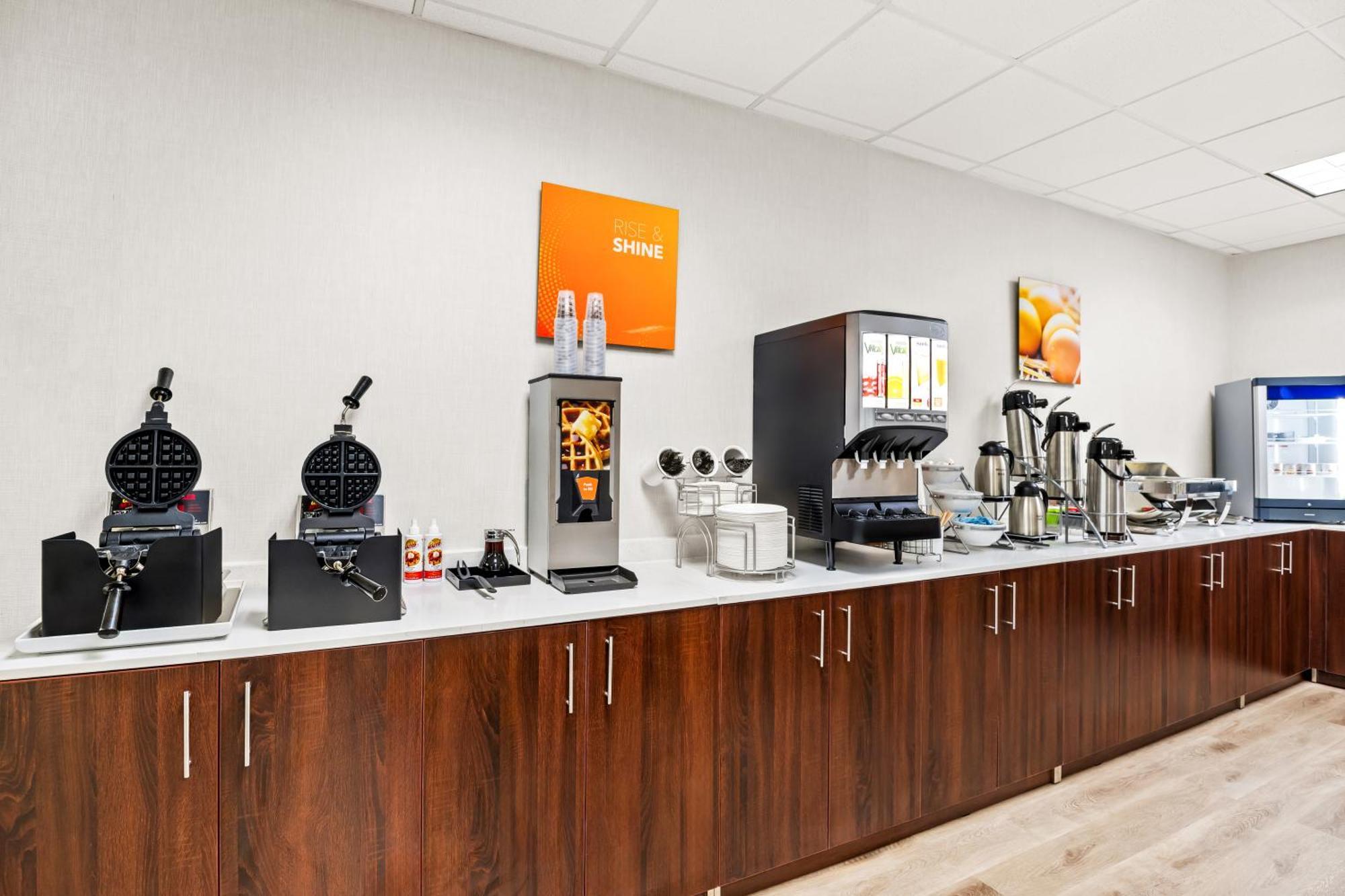 Comfort Inn & Suites Prince George - Fort Gregg エクステリア 写真